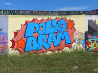 850599 Afbeelding van een graffitikunstwerk met de tekst 'POLIO BRAM', op een muur langs de jongerenplek Teen Spot ('De ...